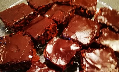 Sjokoladekake med glasur, lagd i langpanne