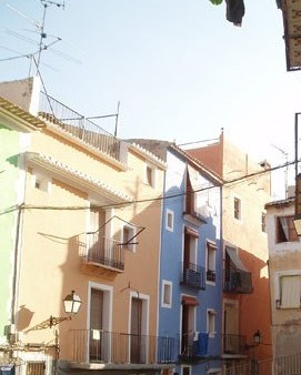 La Villa Joiosa, med sine fargerike fasader