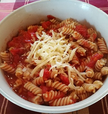 Pasta med tomat og ost