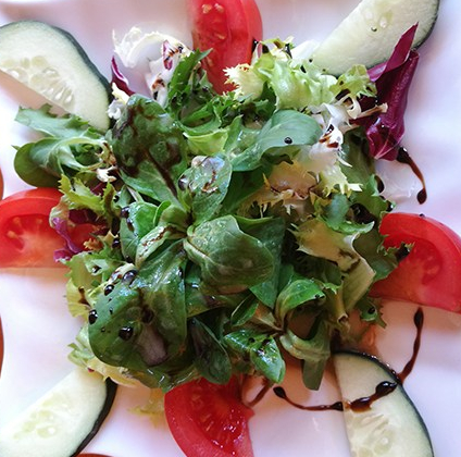 Salat med balsamicodressing