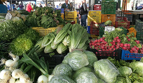 Ferske grønnsaker på markedet