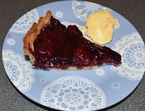 Kirsebærpai med is - cherry pie and ice cream