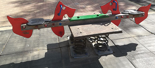 Jeg ønsker meg flere lekesoner med benker rundt