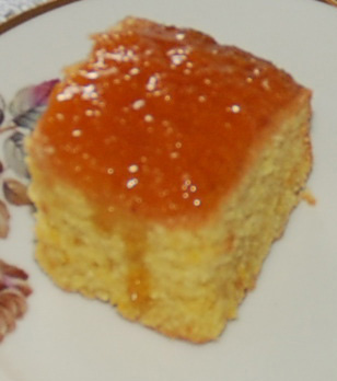 Appelsinkake med semule og kokos 5 Egg 175 g Sukker 160 g Semulegryn 90 g Kokos 3 ts Bakepulver 150 g Hvetemel 1 ts Vaniljeekstrakt (1 ss vaniljesukker) 2 ss Appelsinskall (revet) 250 g Margarin, smeltet og avkjølt i 10 minutter