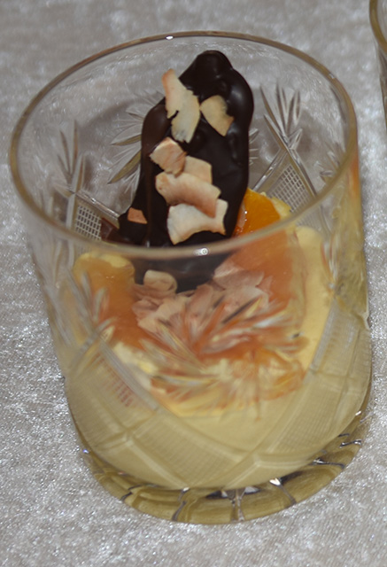 Ingredienser 2-3 Appelsiner (1½ dl saft) 1 dl Sukker 5 Egg 40 g Smør (valgfritt) 3 pl Gelatin (valgfritt) 2 dl Fløte