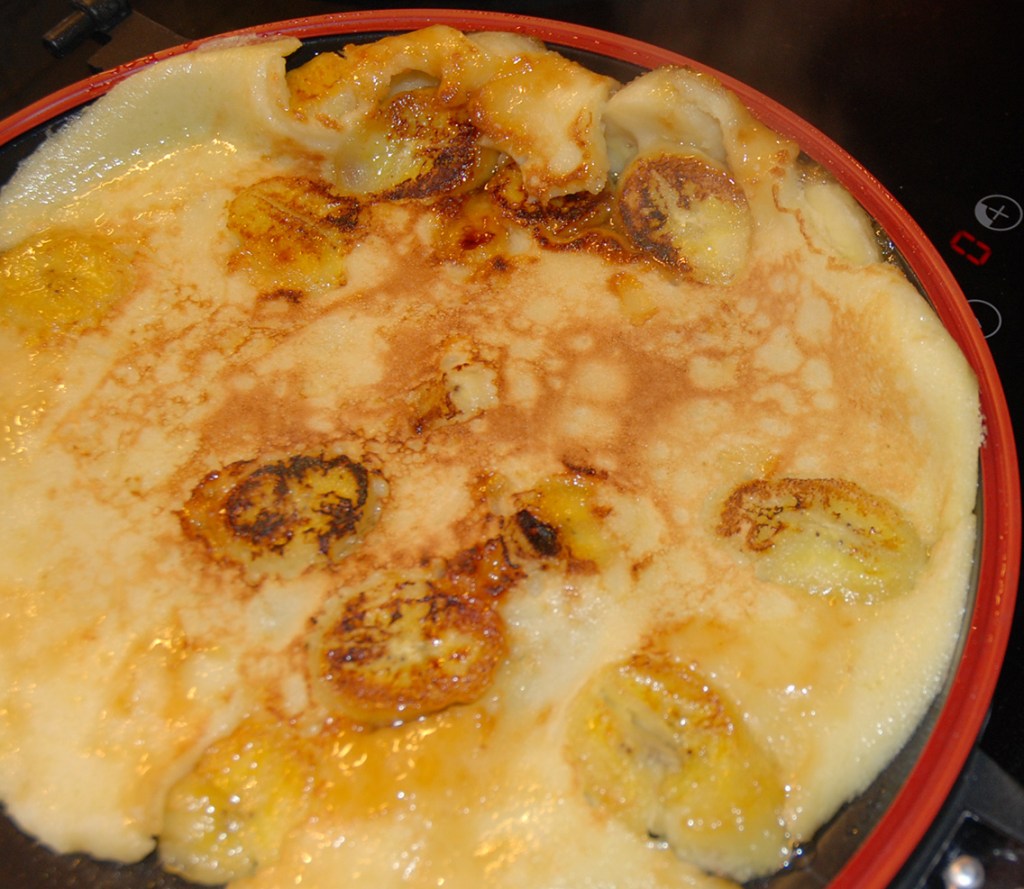 Bananpannekake Ingredienser 1 Egg 1 dl Melk 1-1½ Hvetemel Banan 1-1½ ss Sukker 1 ss Smør