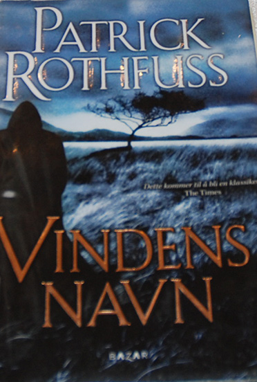 Rothfuss, Patrick (2007), Vindens navn. Bazar
