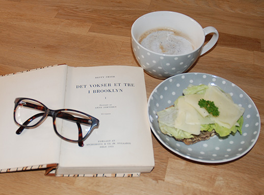 Betty Smith (1953), «Det vokser et tre i Brooklyn». H. Aschehoug & CO