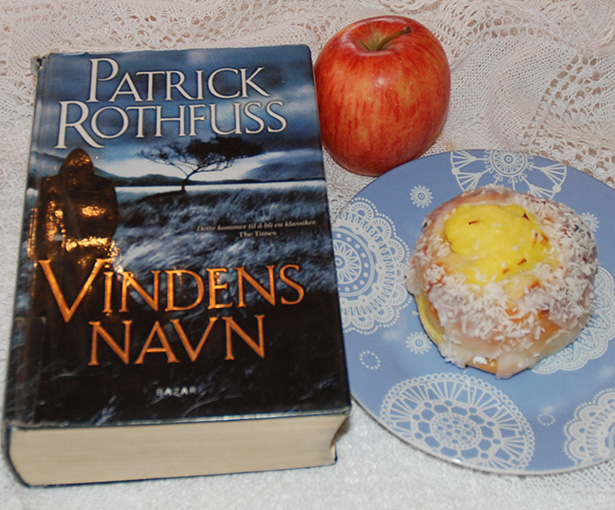 Rothfuss, Patrick (2007), Vindens navn. Bazar og skolebolle etter oppskrift fra Baker Brun