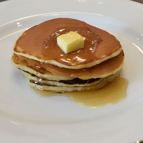 amerikanske pannekake Ingredienser 50 g Smør 2½ dl Melk 2 Egg 3 dl Hvetemel 2 ts Bakepulver ½ ts Salt 1 ss Sukker