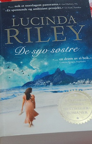 Riley, Lucinda, (2016) «De syv søstre», Cappelen Damms