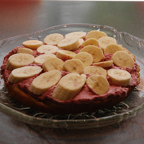 Favorittkake Ingredienser: Bunn (Favorittkake) 2 Egg 180 g Sukker 125 g Hvetemel 1 ½ ts Bakepulver 2 ts Vaniljesukker 1 dl Kokende vann