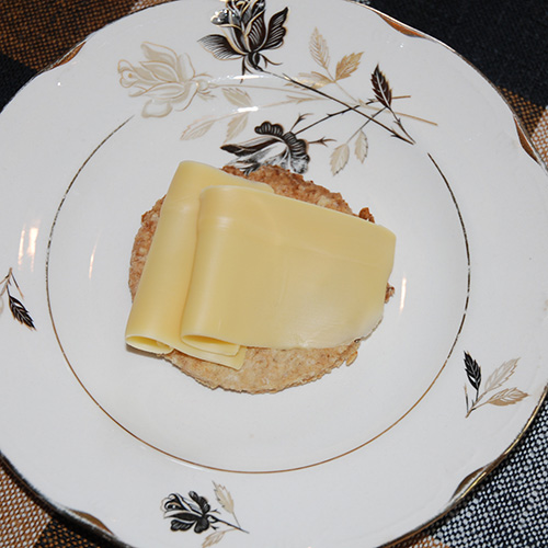 10   La kjeksen avkjøles på stekebrettet   