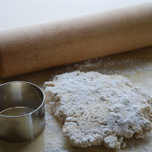 Sprø Havrekjeks:  Ingredienser  100 g	Margarin 2 ss	Sukker 3 dl	Havregryn 1 ts	Bakepulver ½ dl	Melk 2 dl 	Hvetemel 