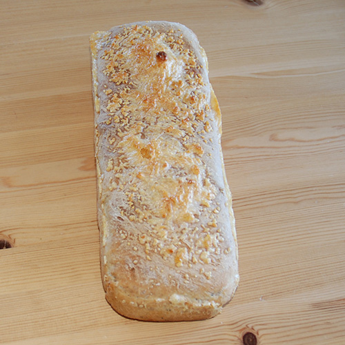 Krydderbrød fra Baker Brun  Ingredienser  7 dl	Vann ¼ pk	Gjær 1 kg	Hvetemel 2 ts	Salt 1 ss	Provencekrydder