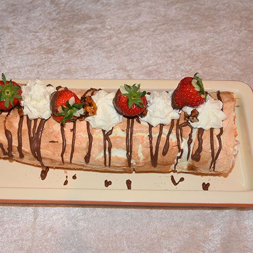 "Budapestkake"  Ingredienser: 6	Eggehviter 4 dråper	Sitron  2 dl	Sukker  1½ ss	Maisenna  1½ ss	Vaniljesukker