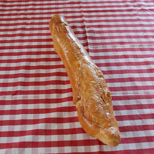 Baguette Ingredienser: 3 ss Smør (smeltet) 2 dl Vann (lunken) ½ pk Gjær 350 g Hvetemel 1 ts Salt 1 Eggehvite (pensling)