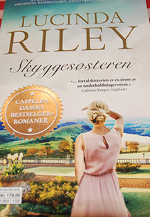Riley, Lucinda, (2016) «Skyggesøsteren», Cappelen Damms