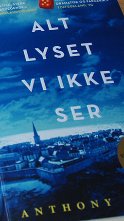 Doerr, Anthony, (2014) «Alt lyset vi ikke ser», Pantagruel