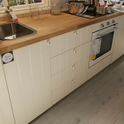 Planlegger å pusse opp kjøkkenet på sommerhuset vårt - Er i dag på IKEA, Leangen, Trondheim, Trøndelag, Norway for å se om vi finner en kjøkkeninnredning vi liker