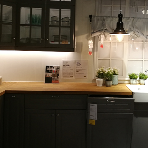 Planlegger å pusse opp kjøkkenet på sommerhuset vårt - Er i dag på IKEA, Leangen, Trondheim, Trøndelag, Norway for å se om vi finner en kjøkkeninnredning vi liker