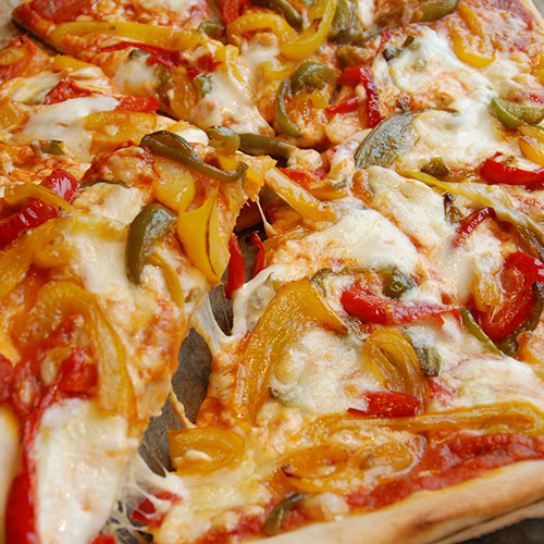 Pizza paprika  Ingredienser - Fyll & topping 1 bx 	Tomater (hermetiske)  2 fedd 	Hvitløk (finhakket)  1 ss 	Olivenolje    	Basilikum (blader)  2 	Mozzarella (skivet)  1 ss 	Olivenolje 4	Paprikaer