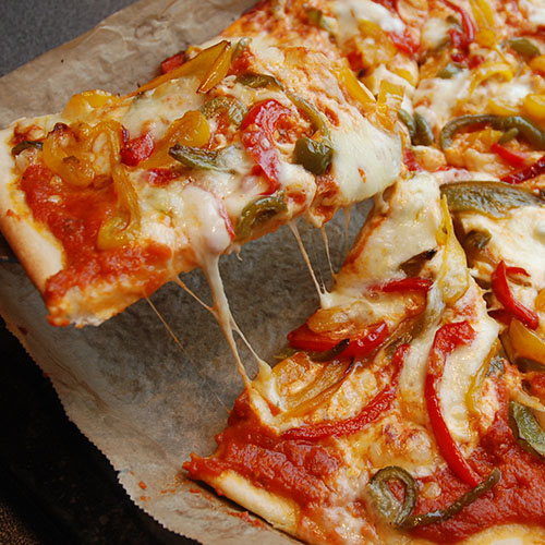 Pizza paprika  Ingredienser - Fyll & topping 1 bx 	Tomater (hermetiske)  2 fedd 	Hvitløk (finhakket)  1 ss 	Olivenolje    	Basilikum (blader)  2 	Mozzarella (skivet)  1 ss 	Olivenolje 4	Paprikaer