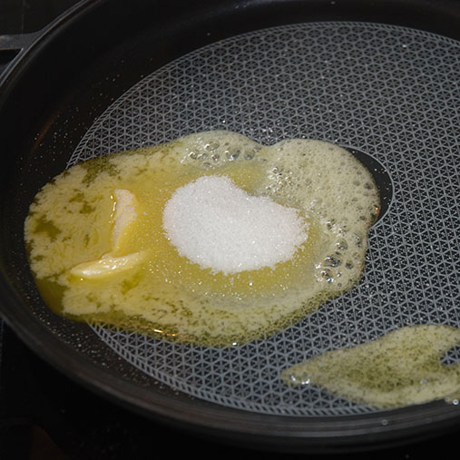 Bananpannekaker Ingredienser: 1 Egg 1 dl Melk 1-1½ Hvetemel Banan 1-1½ ss Sukker 1 ss Smør