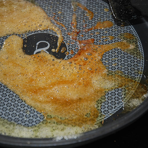 Bananpannekaker Ingredienser: 1 Egg 1 dl Melk 1-1½ Hvetemel Banan 1-1½ ss Sukker 1 ss Smør