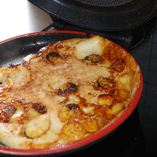 Bananpannekaker Ingredienser: 1 Egg 1 dl Melk 1-1½ Hvetemel Banan 1-1½ ss Sukker 1 ss Smør