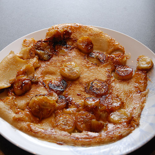 Bananpannekaker Ingredienser: 1 Egg 1 dl Melk 1-1½ Hvetemel Banan 1-1½ ss Sukker 1 ss Smør