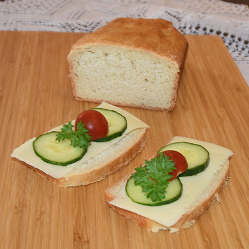 Farmors myke loff Ingredienser 2 ½ dl Melk 2 ½ dl Vann ½ pk Gjær 750 g Hvetemel (ca. 13 dl) 3 ss Sukker 1 ½ ts Salt ½ dl Rapsolje 2 ss Smør (smeltet)