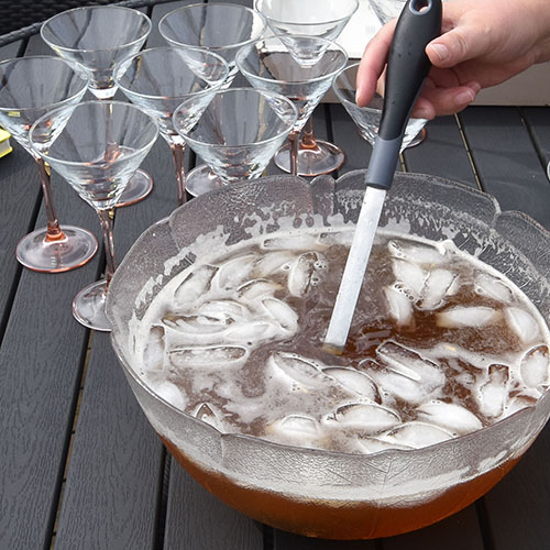 Olsen Driver (Alkoholfri. Ca. 10 glass) Ingredienser 1 Lime (presset) 2 fl Eplemost (ca 6 dl) ½ l Ingefærøl ½ dl Farris Masse Isbiter