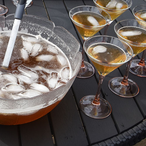 Olsen Driver (Alkoholfri. Ca. 10 glass) Ingredienser 1 Lime (presset) 2 fl Eplemost (ca 6 dl) ½ l Ingefærøl ½ dl Farris Masse Isbiter