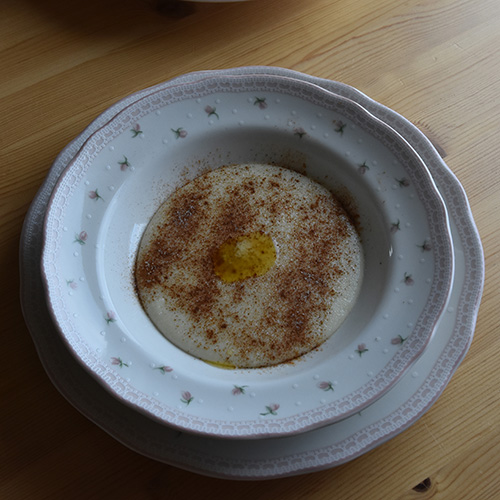 Rømmegrøt Ingredienser 5 dl 5 dl Seterrømme 2 dl 2 dl hvetemel 5 dl 5 dl Hel Tinemelk 1 ts salt