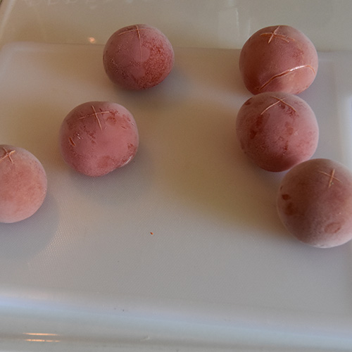 Tomatsuppe: Ingredienser 8 Tomater (ferske, eller frosne) 8 dl Vann 2 Buljongterninger (grønnsak) ½ - 1ss Sukker 1 ss Persille (hakket)