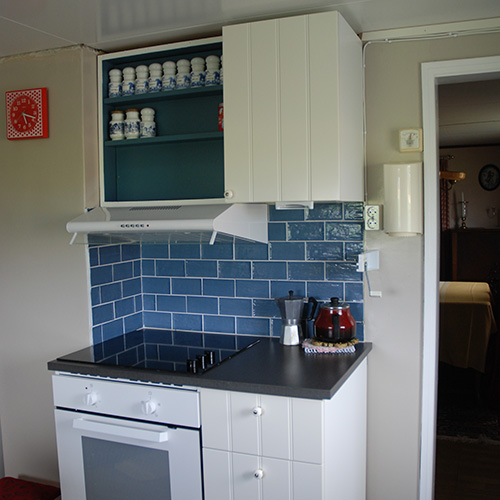 Kjøkkenet på sommerhuset og oppskrift på gul ris – Heidis boble