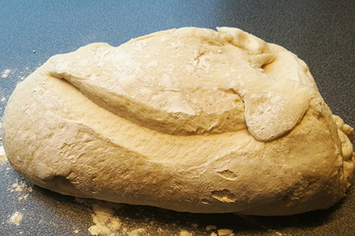 Boller etter oppskrift fra Baker Brun Ingredienser 6 dl Melk 150 g Smør 1 pk Gjær 1 kg Hvetemel 1½ dl Sukker 1 Egg