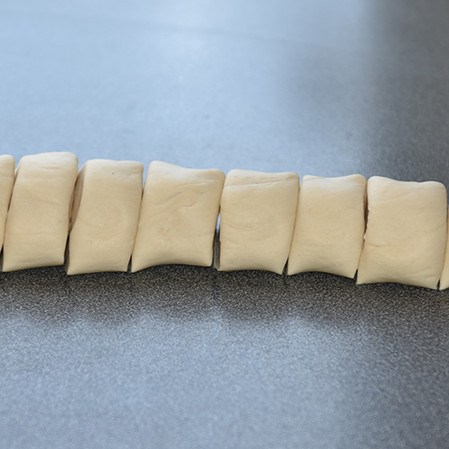 Dampede buns Ingredienser 1 ts Tørrgjær 500 g Hvetemel 1 ½ ss Sukker ½ ts Salt 2 dl Vann ½ dl Melk 1 ss Olje 1 ss Eddik (sushi 1 ts Bakepulver