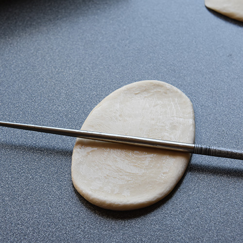 Dampede buns Ingredienser 1 ts Tørrgjær 500 g Hvetemel 1 ½ ss Sukker ½ ts Salt 2 dl Vann ½ dl Melk 1 ss Olje 1 ss Eddik (sushi 1 ts Bakepulver