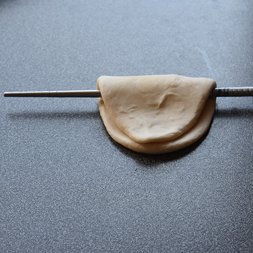 Dampede buns Ingredienser 1 ts Tørrgjær 500 g Hvetemel 1 ½ ss Sukker ½ ts Salt 2 dl Vann ½ dl Melk 1 ss Olje 1 ss Eddik (sushi 1 ts Bakepulver