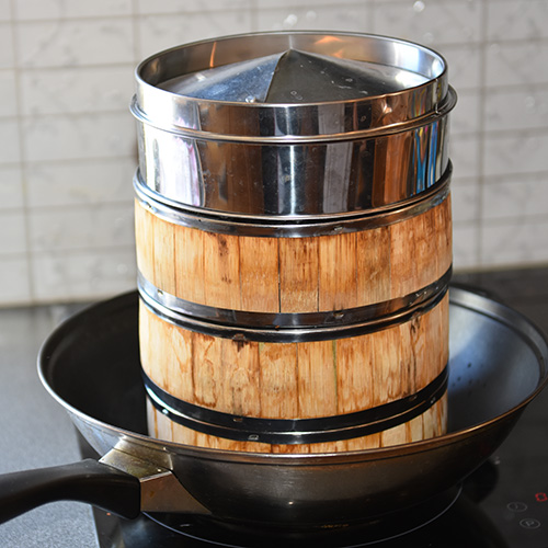 Dampede buns Ingredienser 1 ts Tørrgjær 500 g Hvetemel 1 ½ ss Sukker ½ ts Salt 2 dl Vann ½ dl Melk 1 ss Olje 1 ss Eddik (sushi 1 ts Bakepulver