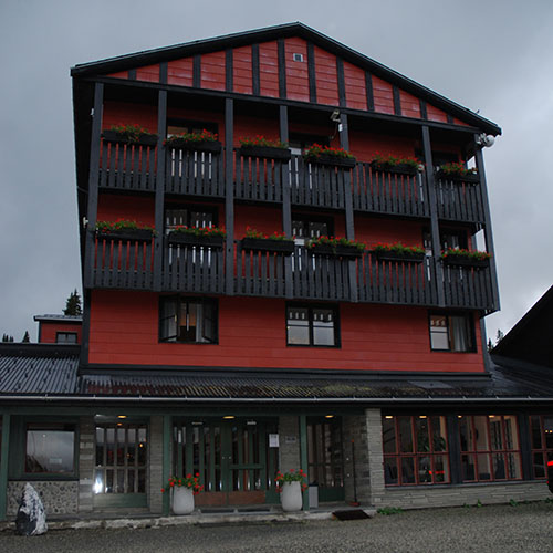 Rondane Høyfjellshotell Rondanevegen 1264, Mysuseter 2674 Otta 61°48'31.3"N 9°40'24.4"E