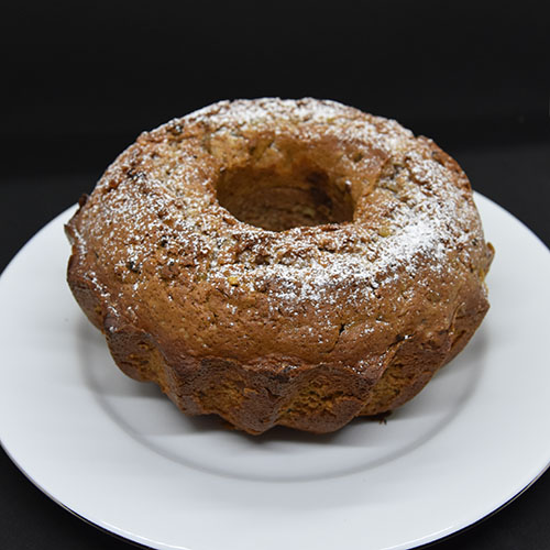 Farmors Krydderkake Ingredienser: 175 g Margarin 175 g Sukker 2 Egg 1 ss Kanel 1 ts Nellik 1 ts Ingefær 2ss Korinter 2 ss Sukat (hakket) 2 ss Pomeranskall (hakket) 1 ss Cocktailbær (hakket) ½ dl Hasselnøtter (hakket) 250 g Hvetemel 1 ½ ts Bakepulver