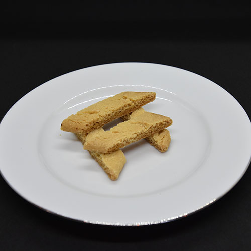 Kolakaker Ingredienser 200 g Smør (romtemperert) 200 g Sukker 1½ ss Sirup 2 ts Natron 2 ts Vaniljesukker 300 g Hvetemel