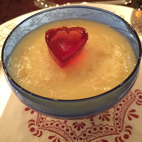 Mandelkjernepudding Ingredienser 8 dl H-melk (laktosefri) (alt. 5 melk og 3 fløte) 60 g Maisenna 2 ss Sukker 1 ts Vaniljesukker 2 Egg 50 g Mandler 3 Mandeldråper https://heidisboble.no/ @heidisboble