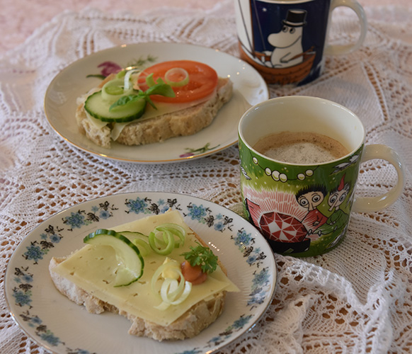 Havregrynsbrød Ingredienser: 1 pk Gjær 10 dl Vann 1 ss Salt 1 dl Havrekli 4 dl Havregryn 20 dl Hvetemel