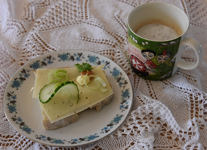 Havregrynsbrød Ingredienser: 1 pk Gjær 10 dl Vann 1 ss Salt 1 dl Havrekli 4 dl Havregryn 20 dl Hvetemel