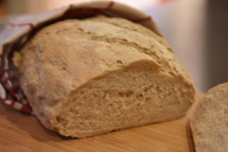 Havregrynsbrød Ingredienser: 1 pk Gjær 10 dl Vann 1 ss Salt 1 dl Havrekli 4 dl Havregryn 20 dl Hvetemel