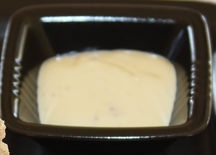 Hvitløksdipp: ½ dl Majones, for oppskrift trykk HER 2 ss Rømme (lett) 1 fedd Hvitløk 1 ss Sitronsaft (nypresset) Pepper (nymalt)